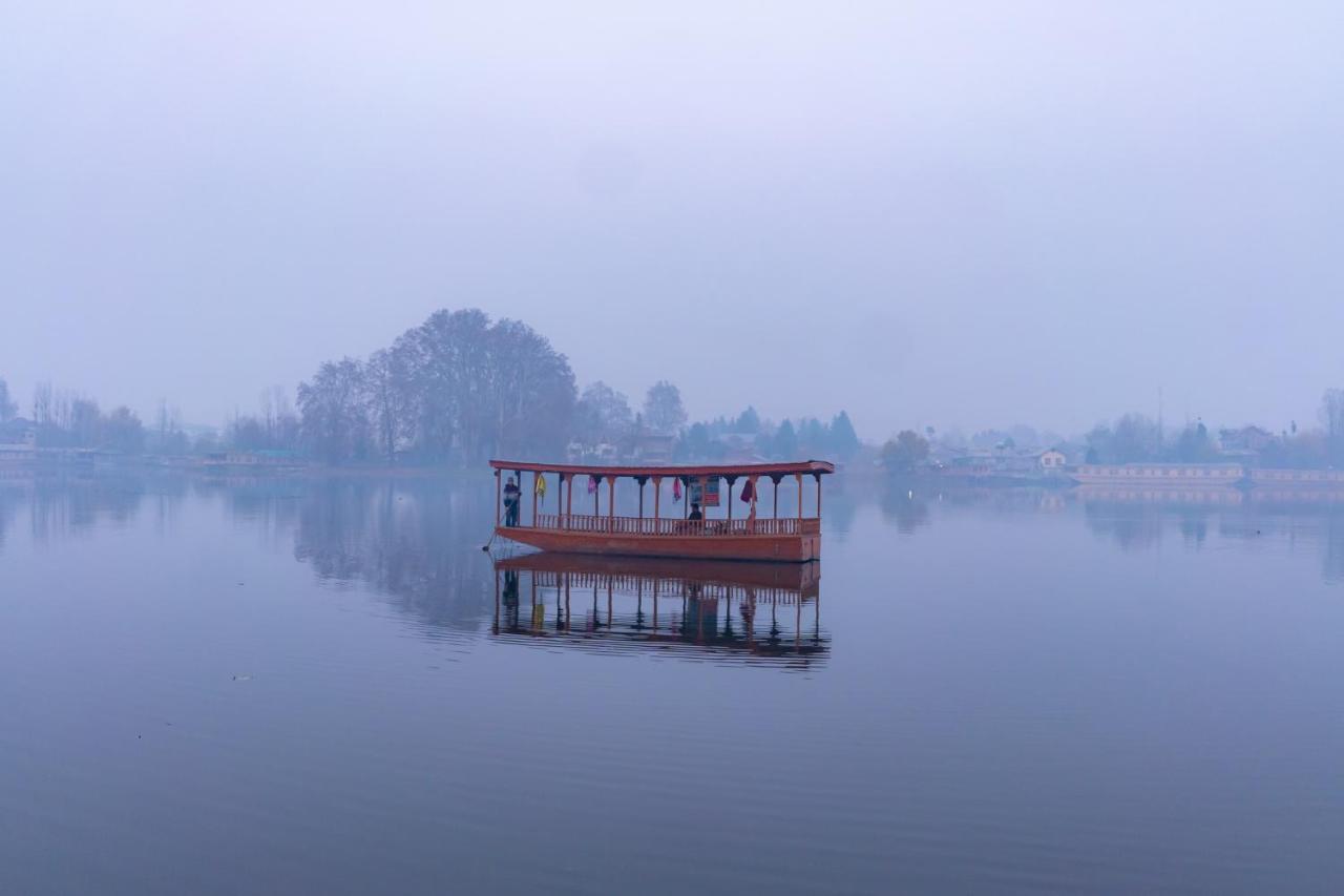 Wangnoo Heritage Houseboats Hotel Srīnagar Exterior foto